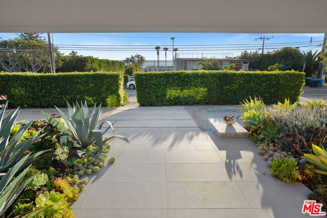 Building Photo - 30479 Morning View Dr