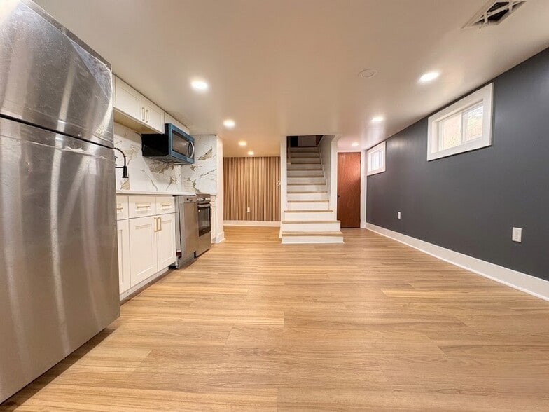 Building Photo - 5834 Phillips Ave