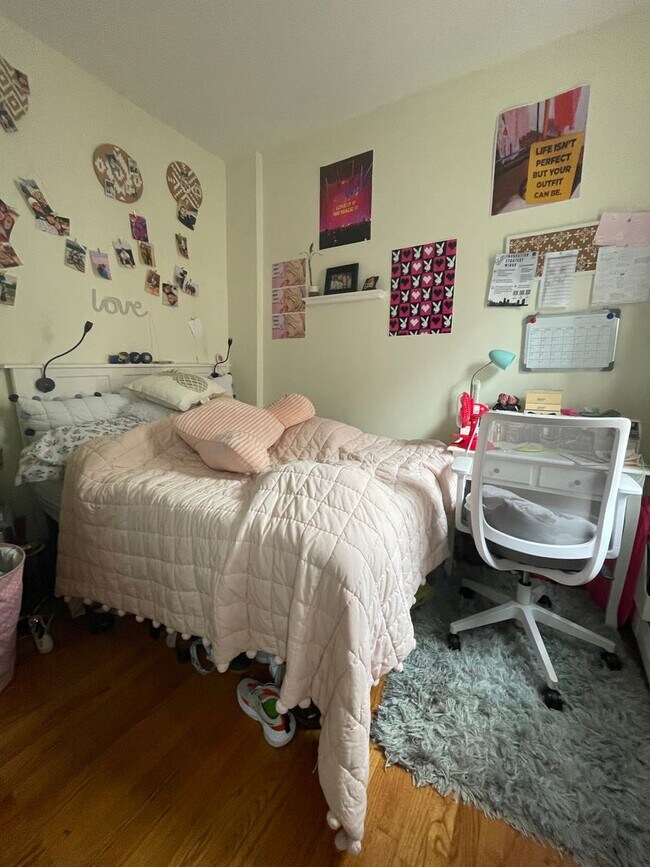 Building Photo - No Brokers Fee, Heat, Hot Water Included, Laundry on a Site