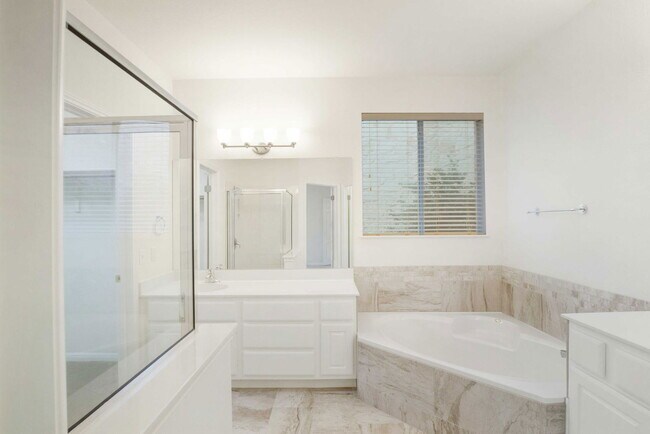 Building Photo - 2514 Crenshaw Dr