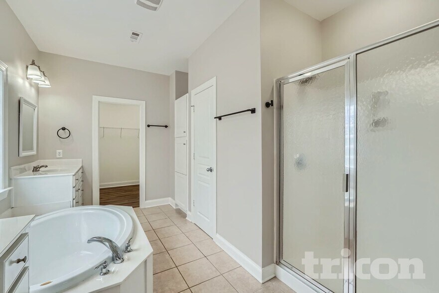 Building Photo - 303 Trillium St NW