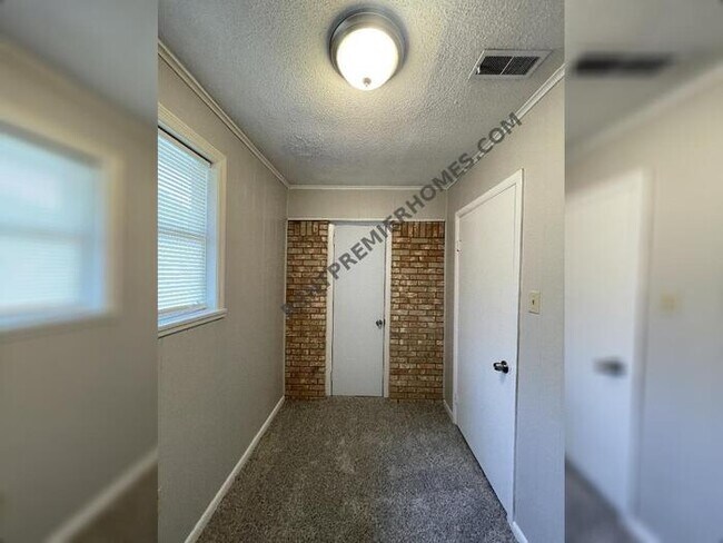 Building Photo - 20 Hanover Dr
