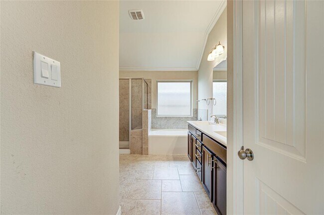 Building Photo - 6710 Trinity Trail Ln