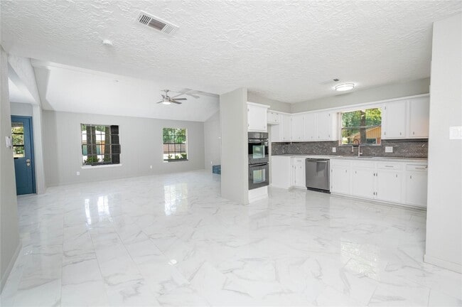 Building Photo - 201 S Ridgeway Dr