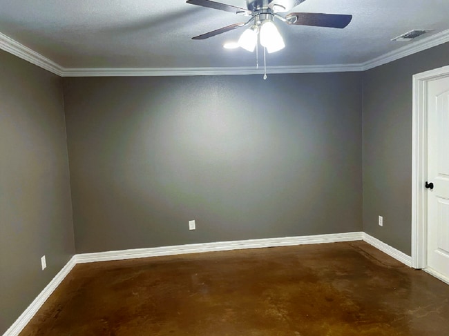 Building Photo - 713 Overlook Dr