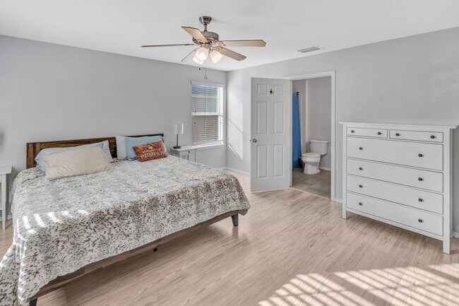 Building Photo - Partially furnished 3-bedroom, 2.5-bath home