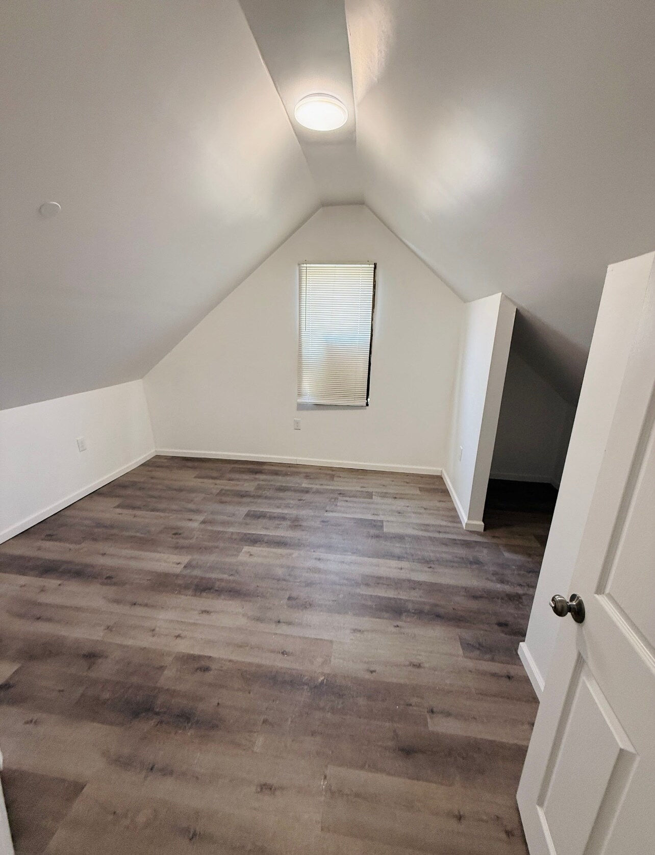 Building Photo - 3736 E 153rd St