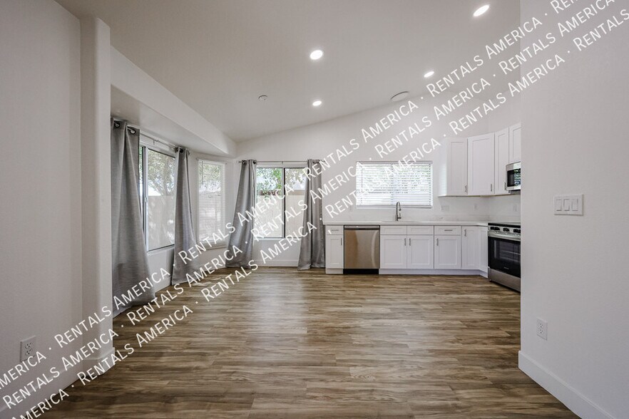 Building Photo - 7323 E Indigo St