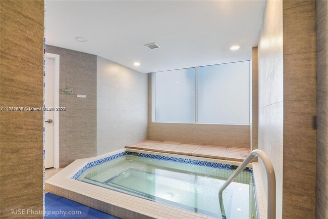 Building Photo - 20201 E Country Club Dr