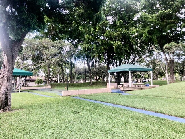 Building Photo - 2311 S Cypress Bend Dr