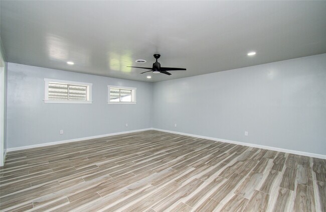 Building Photo - 1806 Cypress Dr