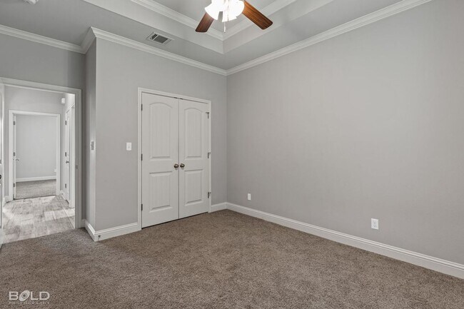 Building Photo - 302 Oscar Cir
