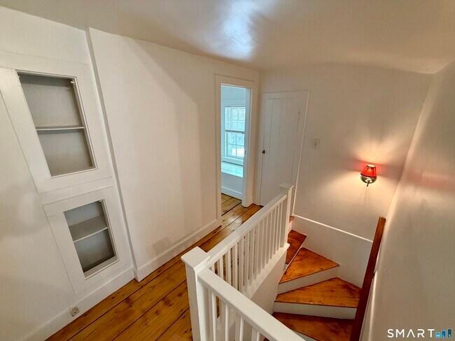 Building Photo - 154 Silvermine Ave