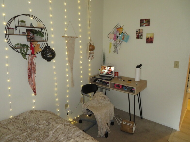 Master Bedroom - 1200 S Riordan Ranch St