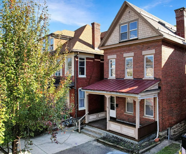 Building Photo - 410 Fayette St