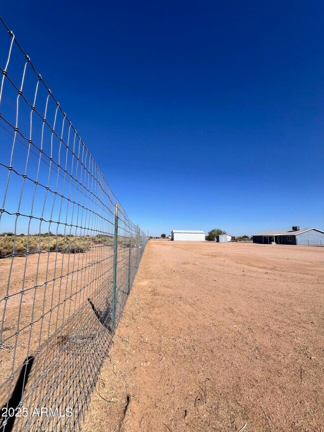 Building Photo - 4552 N Loring Rd