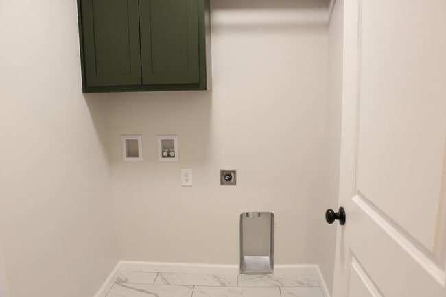 Building Photo - Brand New Home in Yukon!