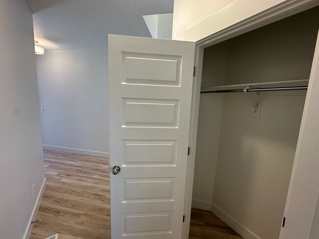 Building Photo - 5280 Acacia Dr