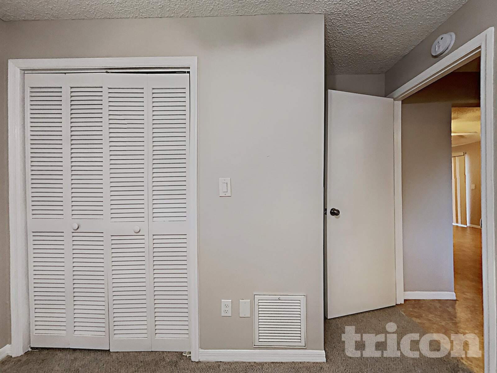 Building Photo - 1009 Jamaica Way