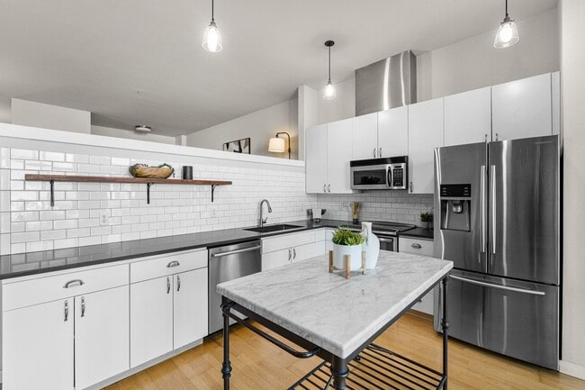 Building Photo - Portal Condominiums ~ Queen Anne