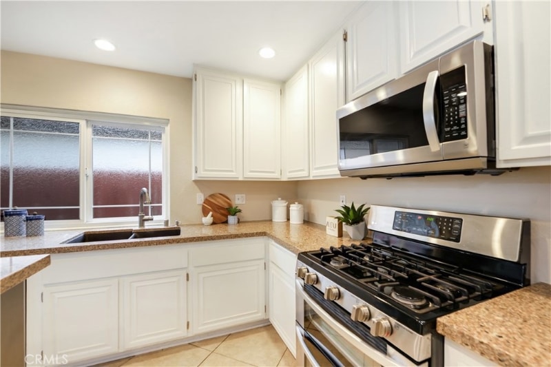 Building Photo - 13646 Abana Dr