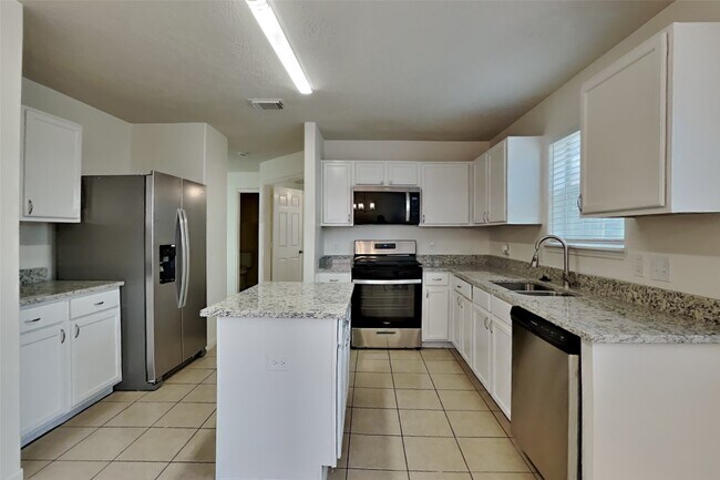 Building Photo - 5018 Woodland Meadows Ln