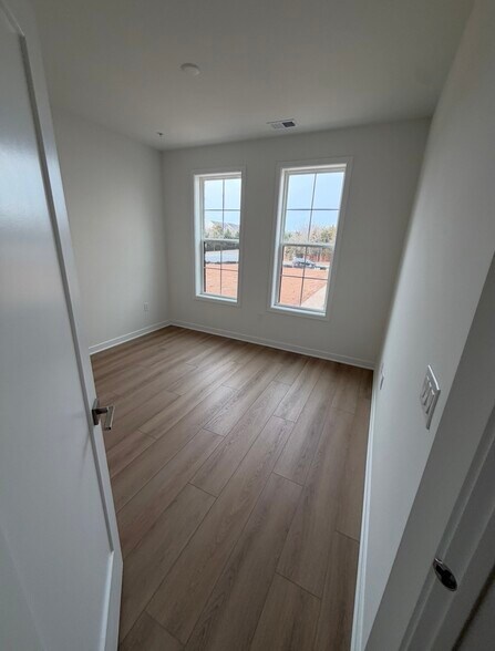 Building Photo - 22125 Little Mount Ter