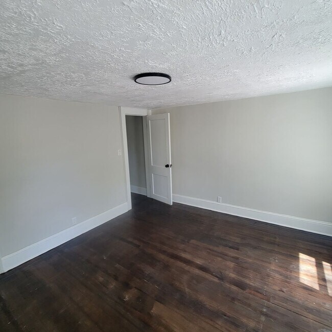 Building Photo - 22 Lilac St