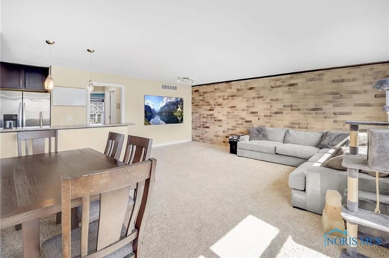 Building Photo - 4733 Lakeside Dr