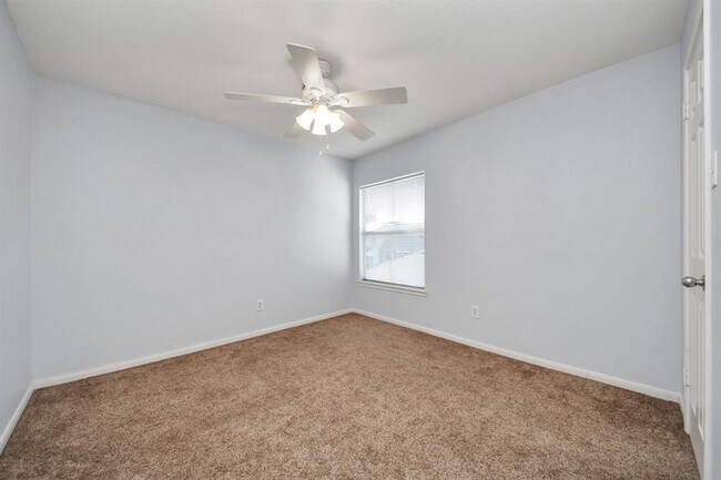 Building Photo - 623 Airybrook Ln