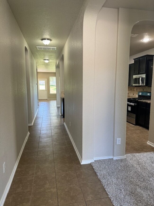 Building Photo - Must See Newly Updated 5/3.5 Home in Alamo...