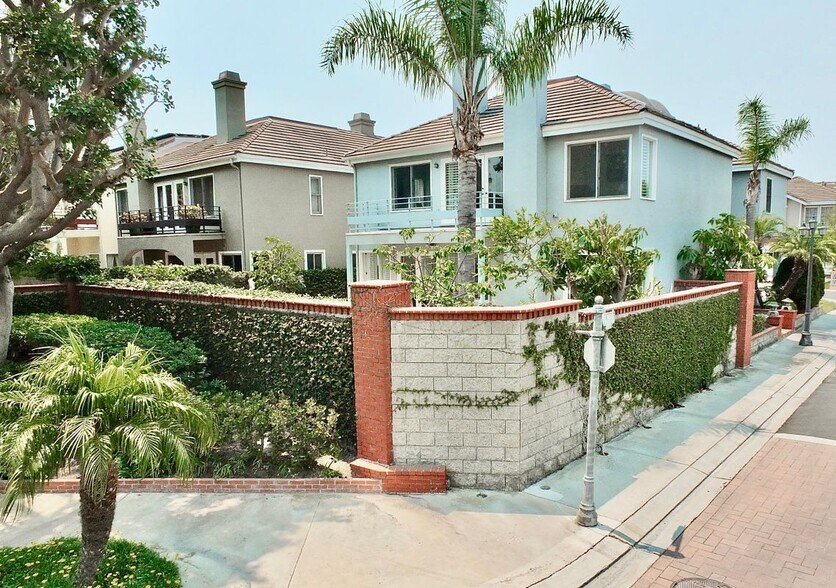 Building Photo - 6225 Napoli Ct