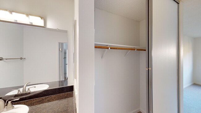 Building Photo - 33 Clay Ct