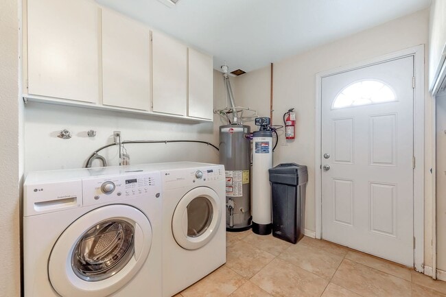 Building Photo - 5-Bedroom Tempe Home with Private Pool, Guest House & Garage Near ASU