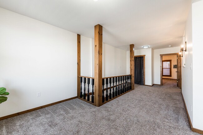 Building Photo - 318 W State St