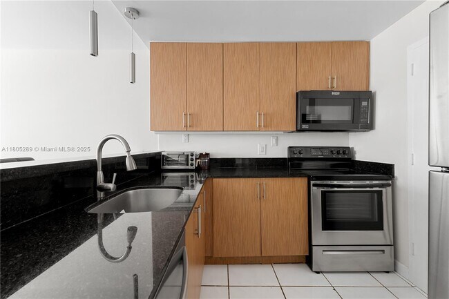 Building Photo - 345 Ocean Dr