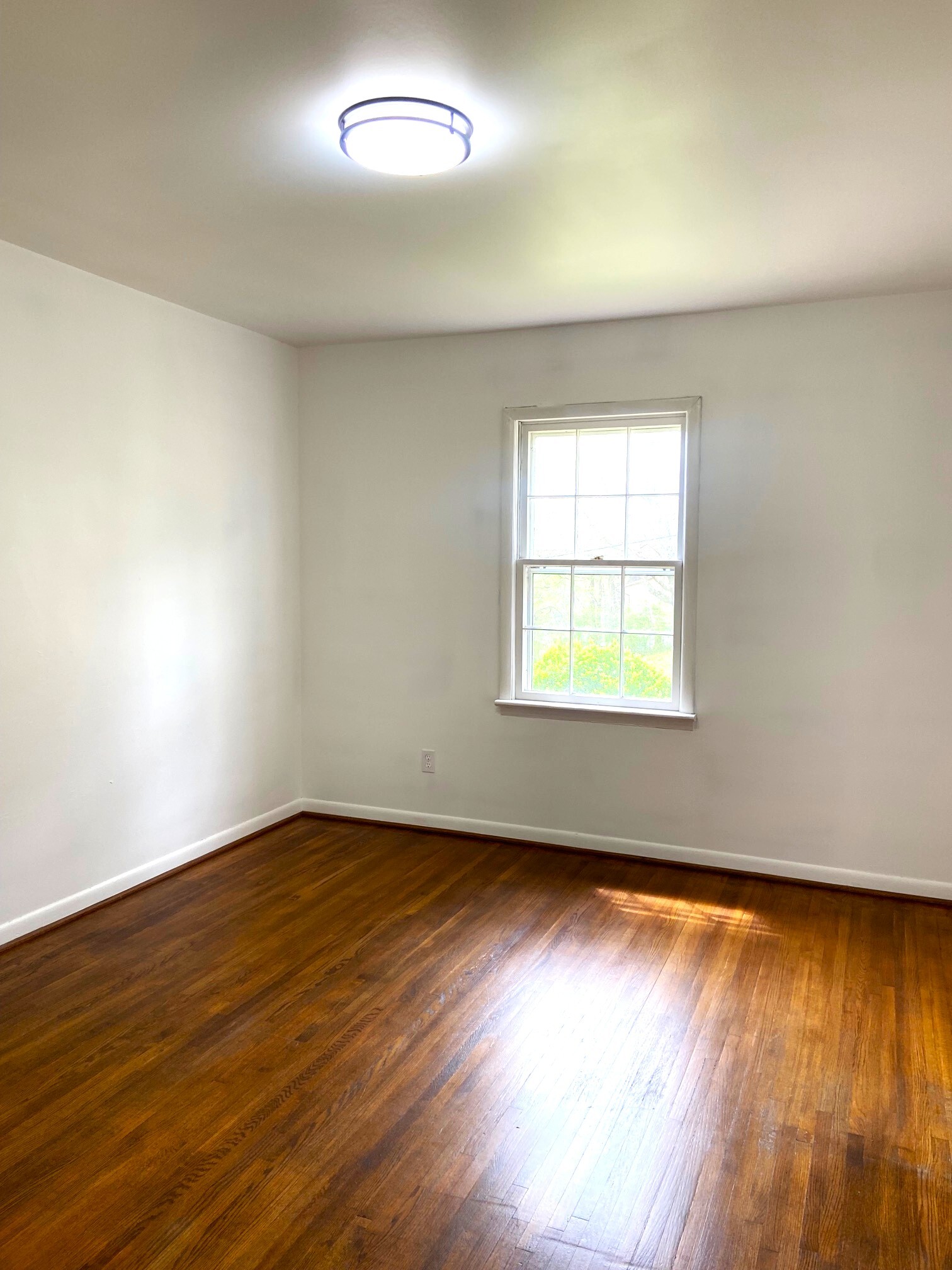 Building Photo - 1826 Eastridge Dr