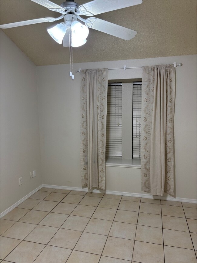 Building Photo - 18619 S Lyford Dr