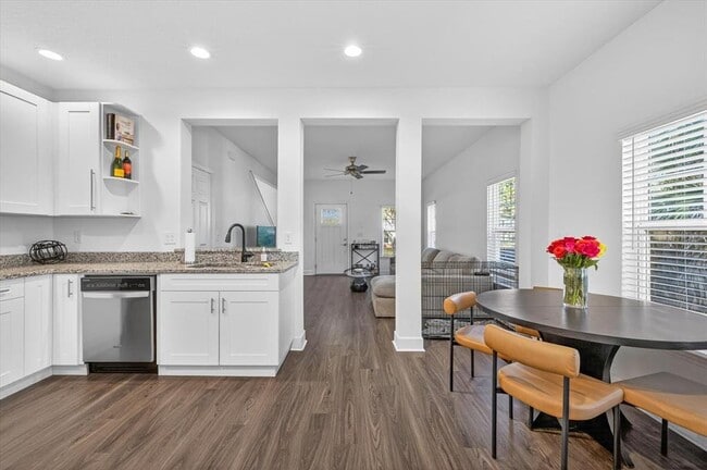 Building Photo - 115 E Broad St