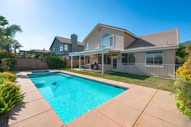 Building Photo - 10919 Mirador Dr