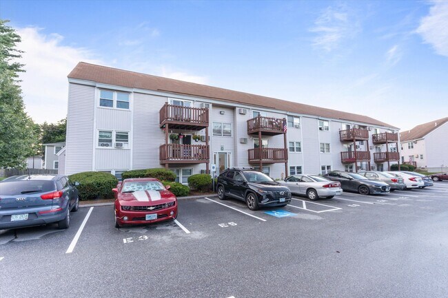 Building Photo - 205 Circle Rd