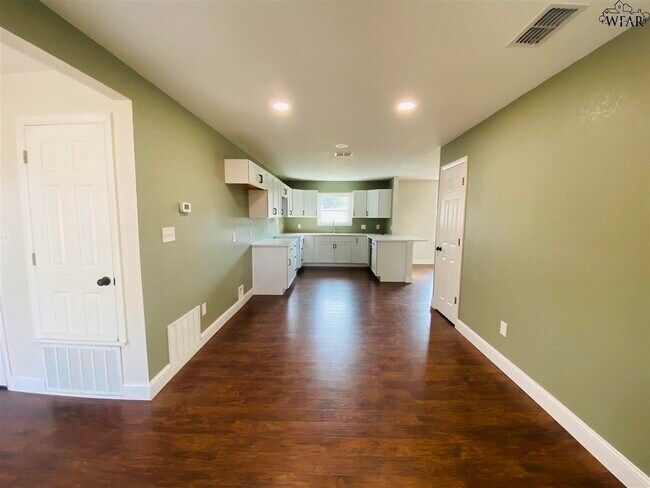 Building Photo - 4808 Alamo Dr