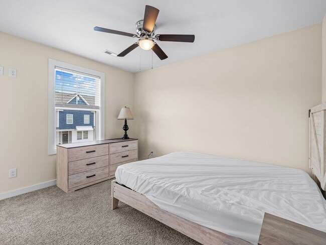 Building Photo - Townhome in Sneads Ferry