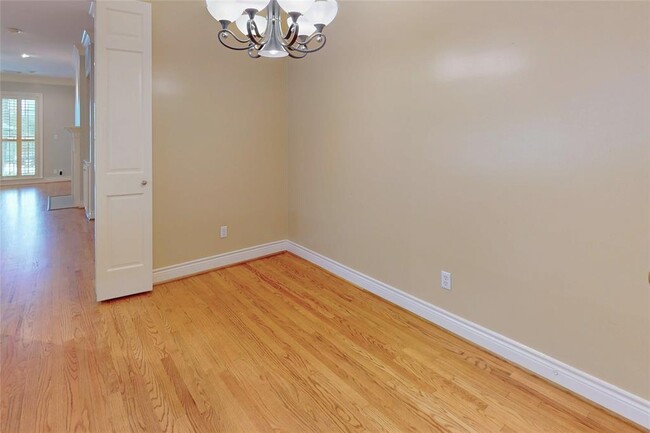 Building Photo - 728 Tirrell St