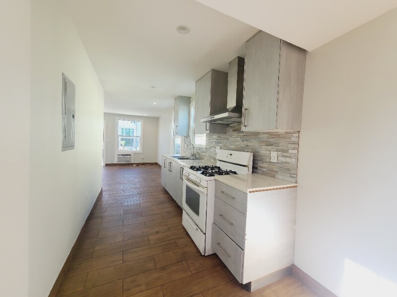 Building Photo - 1413 E 53rd St