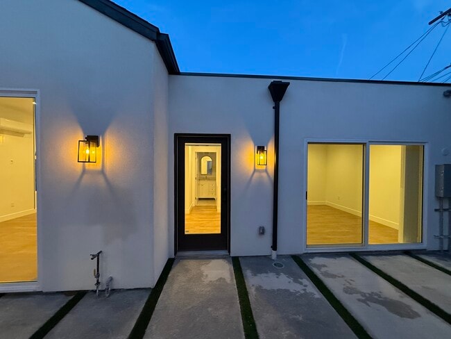 Building Photo - Burnside Residences