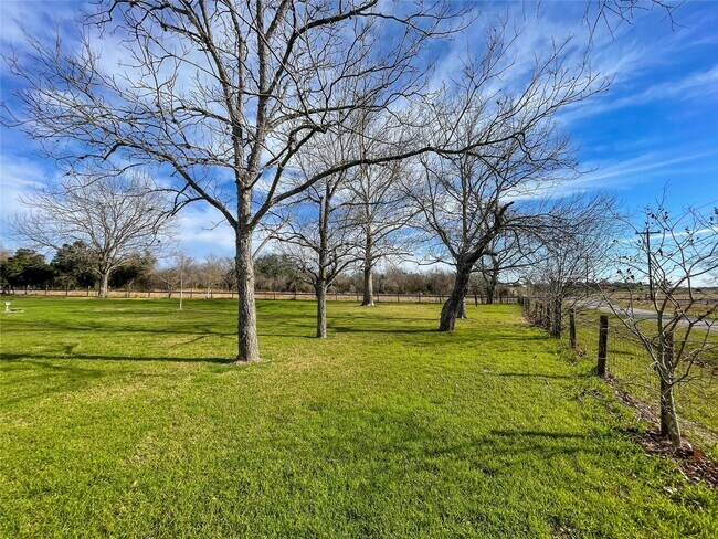 Building Photo - 401 Anderson Rd