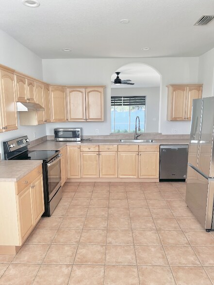 Building Photo - 5328 Levi Ln