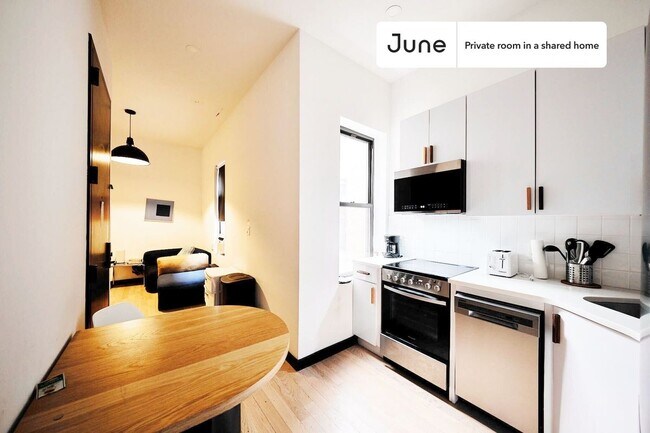 Building Photo - Room in Shared 3 bed/3 bath home in Ridgewood