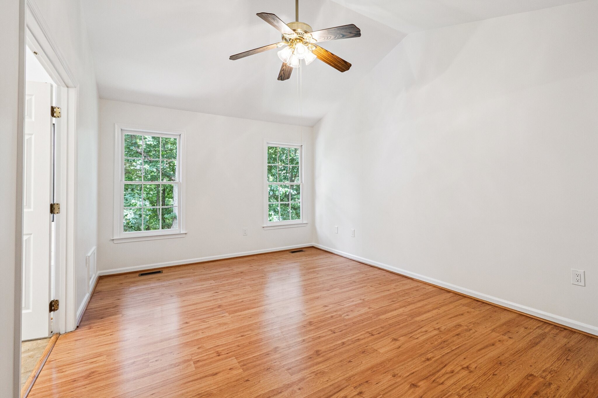 Building Photo - 8410 Woodland Manor Dr